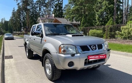 Nissan NP300, 2012 год, 855 000 рублей, 2 фотография