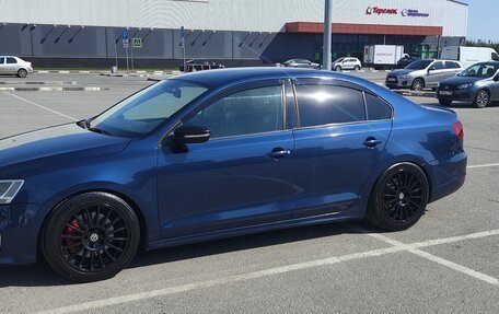 Volkswagen Jetta VI, 2011 год, 801 000 рублей, 2 фотография