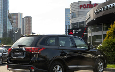 Mitsubishi Outlander III рестайлинг 3, 2018 год, 1 998 000 рублей, 4 фотография