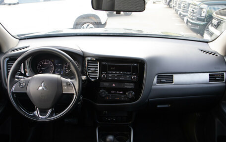 Mitsubishi Outlander III рестайлинг 3, 2018 год, 1 998 000 рублей, 11 фотография