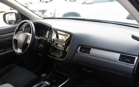 Mitsubishi Outlander III рестайлинг 3, 2018 год, 1 998 000 рублей, 7 фотография