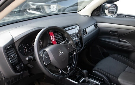Mitsubishi Outlander III рестайлинг 3, 2018 год, 1 998 000 рублей, 10 фотография