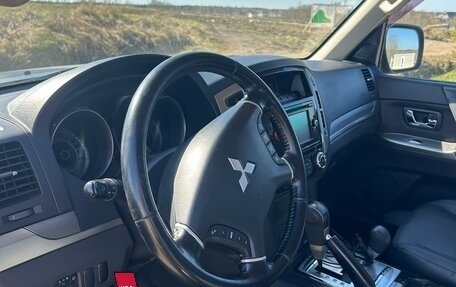 Mitsubishi Pajero IV, 2015 год, 2 200 000 рублей, 10 фотография