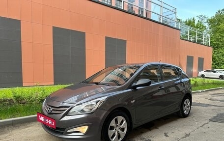 Hyundai Solaris II рестайлинг, 2015 год, 920 000 рублей, 3 фотография