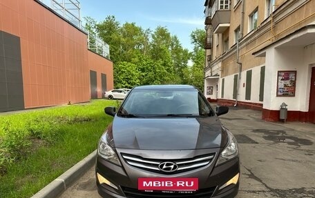 Hyundai Solaris II рестайлинг, 2015 год, 920 000 рублей, 2 фотография