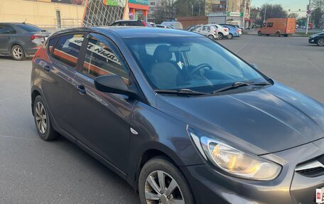 Hyundai Solaris II рестайлинг, 2011 год, 555 000 рублей, 3 фотография