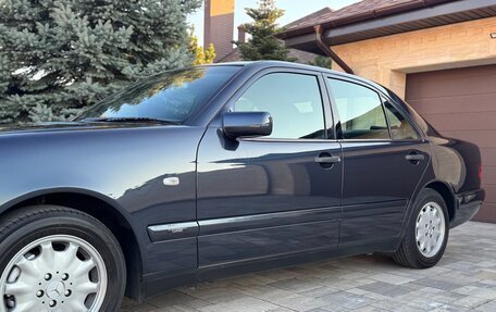 Mercedes-Benz E-Класс, 1998 год, 950 000 рублей, 2 фотография