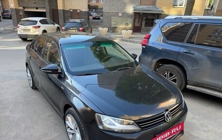 Volkswagen Jetta VI, 2013 год, 700 000 рублей, 3 фотография