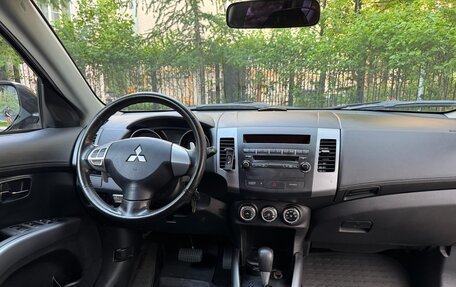 Mitsubishi Outlander III рестайлинг 3, 2011 год, 1 400 000 рублей, 24 фотография