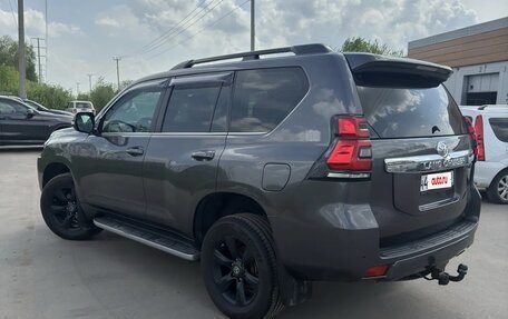 Toyota Land Cruiser Prado 150 рестайлинг 2, 2018 год, 4 400 000 рублей, 4 фотография