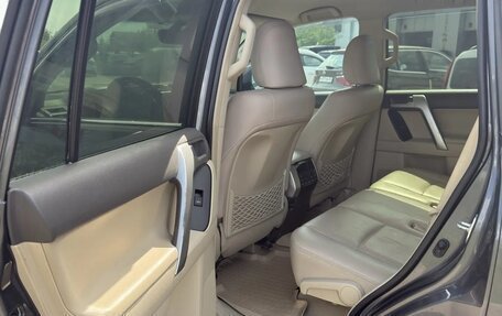 Toyota Land Cruiser Prado 150 рестайлинг 2, 2018 год, 4 400 000 рублей, 6 фотография