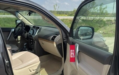 Toyota Land Cruiser Prado 150 рестайлинг 2, 2018 год, 4 400 000 рублей, 8 фотография