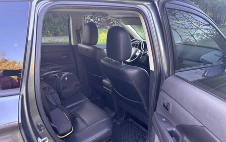 Mitsubishi Outlander III рестайлинг 3, 2013 год, 1 500 000 рублей, 2 фотография