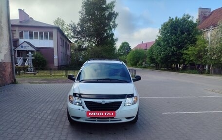 Chrysler Voyager IV, 2002 год, 325 000 рублей, 2 фотография