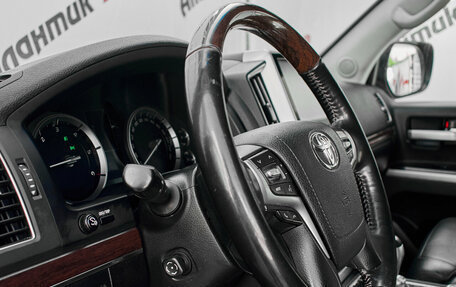 Toyota Land Cruiser 200, 2019 год, 7 000 000 рублей, 12 фотография