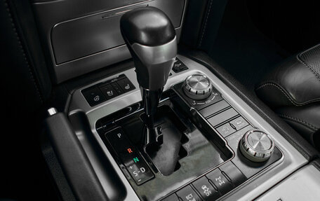 Toyota Land Cruiser 200, 2019 год, 7 000 000 рублей, 19 фотография