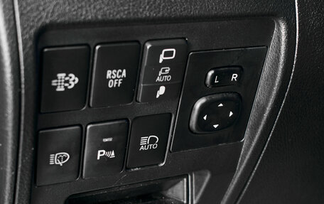 Toyota Land Cruiser 200, 2019 год, 7 000 000 рублей, 20 фотография