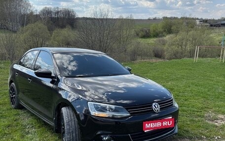 Volkswagen Jetta VI, 2011 год, 824 000 рублей, 2 фотография