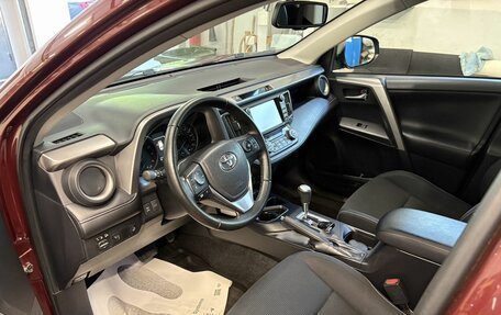 Toyota RAV4, 2017 год, 2 390 000 рублей, 3 фотография