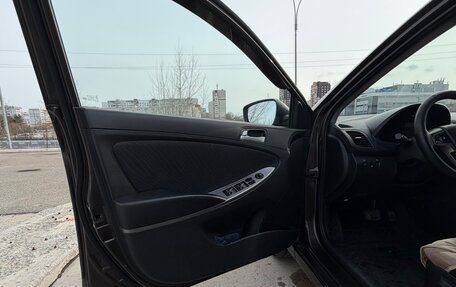 Hyundai Solaris II рестайлинг, 2015 год, 700 000 рублей, 13 фотография