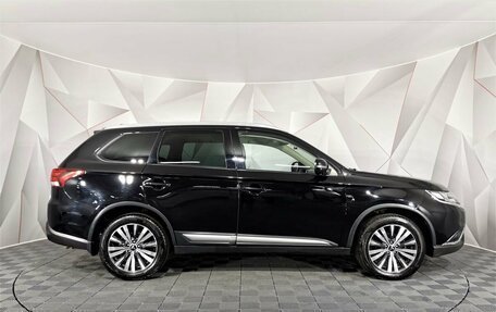 Mitsubishi Outlander III рестайлинг 3, 2019 год, 1 845 000 рублей, 6 фотография