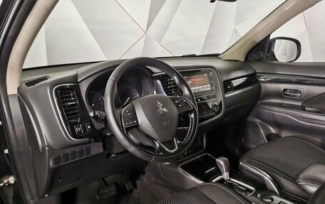 Mitsubishi Outlander III рестайлинг 3, 2019 год, 1 845 000 рублей, 18 фотография