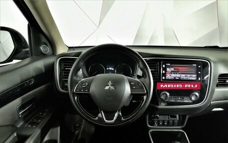 Mitsubishi Outlander III рестайлинг 3, 2019 год, 1 845 000 рублей, 19 фотография