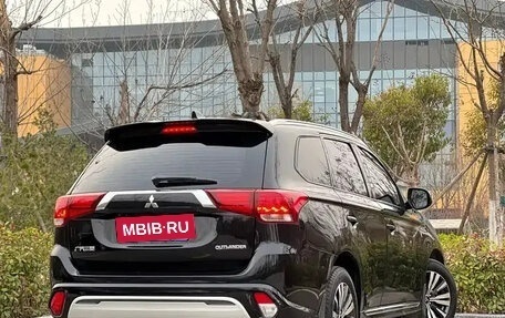 Mitsubishi Outlander III рестайлинг 3, 2022 год, 1 890 002 рублей, 6 фотография