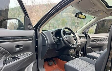 Mitsubishi Outlander III рестайлинг 3, 2022 год, 1 890 002 рублей, 11 фотография