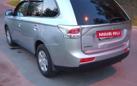 Mitsubishi Outlander III рестайлинг 3, 2012 год, 1 300 000 рублей, 9 фотография