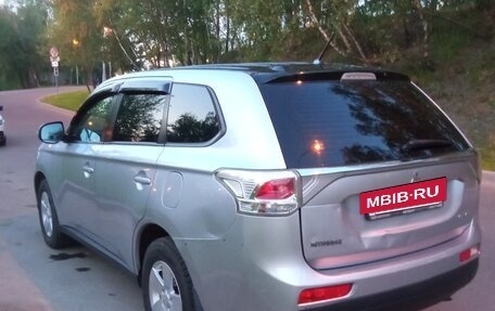 Mitsubishi Outlander III рестайлинг 3, 2012 год, 1 300 000 рублей, 10 фотография