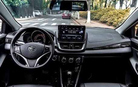 Toyota Yaris, 2023 год, 1 200 000 рублей, 5 фотография
