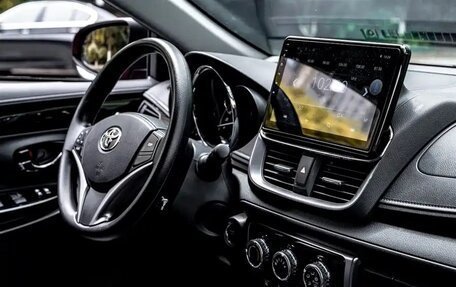 Toyota Yaris, 2023 год, 1 200 000 рублей, 7 фотография