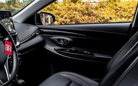 Toyota Yaris, 2023 год, 1 200 000 рублей, 10 фотография