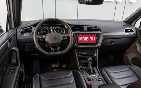 Volkswagen Tiguan II, 2021 год, 3 998 000 рублей, 6 фотография