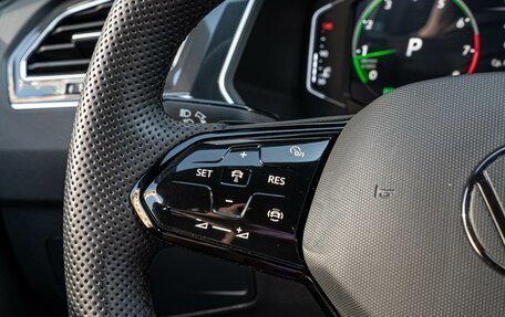 Volkswagen Tiguan II, 2021 год, 3 998 000 рублей, 16 фотография