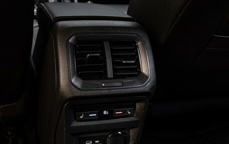 Volkswagen Tiguan II, 2021 год, 3 998 000 рублей, 22 фотография