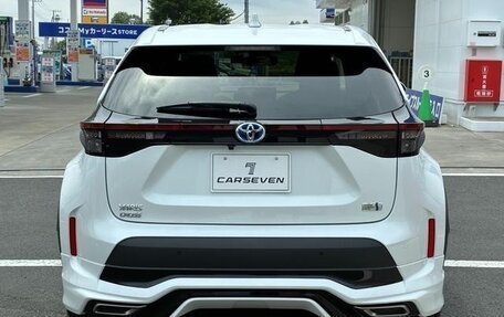 Toyota Yaris Cross, 2023 год, 1 650 000 рублей, 5 фотография