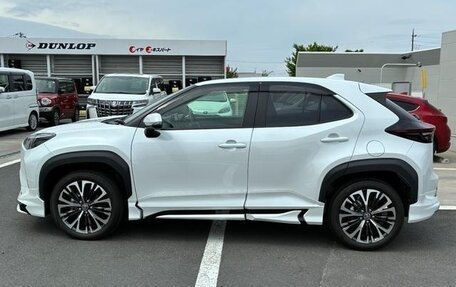 Toyota Yaris Cross, 2023 год, 1 650 000 рублей, 7 фотография