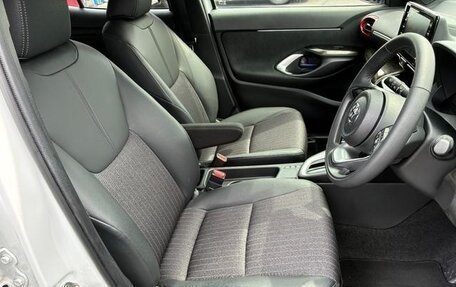 Toyota Yaris Cross, 2023 год, 1 650 000 рублей, 13 фотография