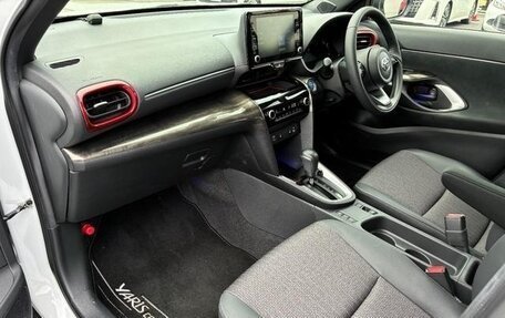Toyota Yaris Cross, 2023 год, 1 650 000 рублей, 19 фотография