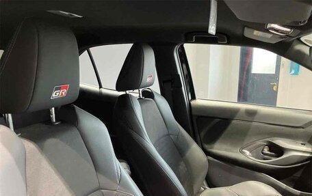 Toyota Yaris Cross, 2023 год, 1 680 000 рублей, 14 фотография