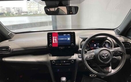 Toyota Yaris Cross, 2023 год, 1 680 000 рублей, 13 фотография