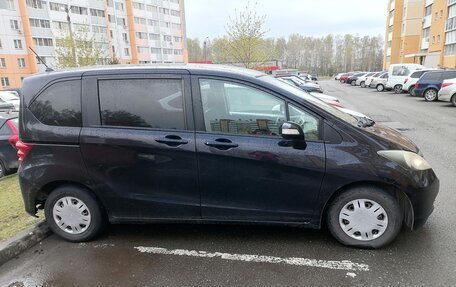 Honda Freed I, 2010 год, 950 000 рублей, 2 фотография