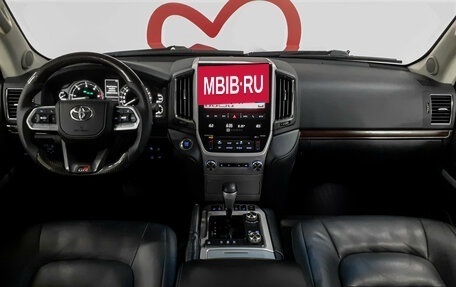 Toyota Land Cruiser 200, 2015 год, 5 890 000 рублей, 8 фотография