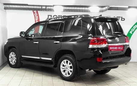 Toyota Land Cruiser 200, 2015 год, 5 890 000 рублей, 6 фотография