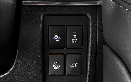 Toyota Land Cruiser 200, 2015 год, 5 890 000 рублей, 21 фотография