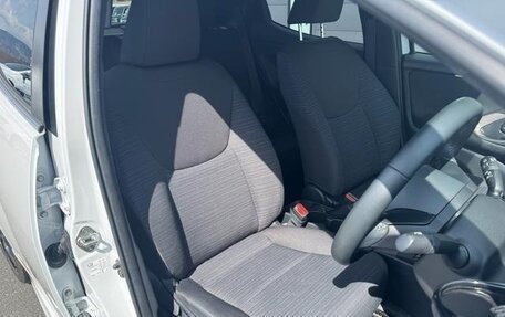 Toyota Yaris, 2023 год, 880 000 рублей, 9 фотография