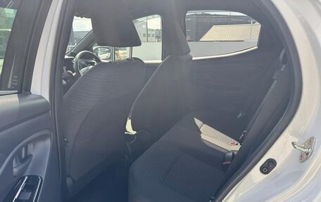 Toyota Yaris, 2023 год, 880 000 рублей, 14 фотография