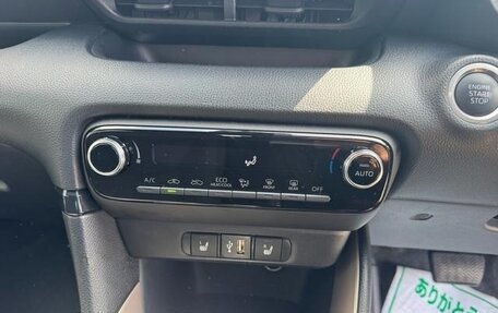 Toyota Yaris, 2023 год, 880 000 рублей, 12 фотография